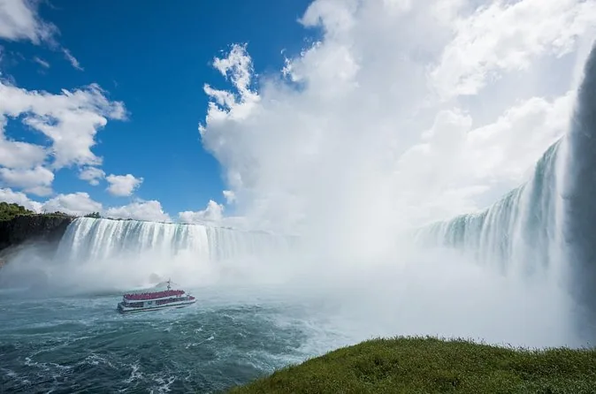 Luftaufnahme der Horseshoe Falls und des Flusses